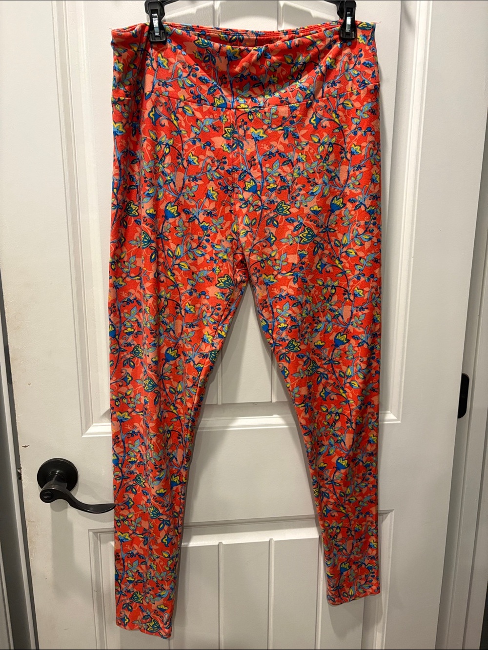 LuLaRoe Coral Floral Stretch Leggings Tall&Curvy(12-18)